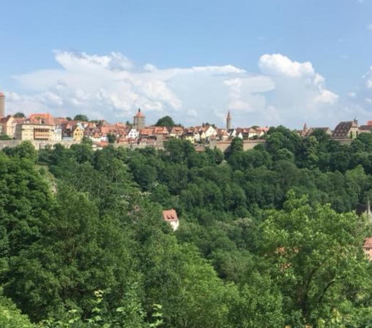 Ferienhaus Kobolzeller Schloesschen A.D.Weinsteige Rothenburg ob der Tauber Bagian luar foto